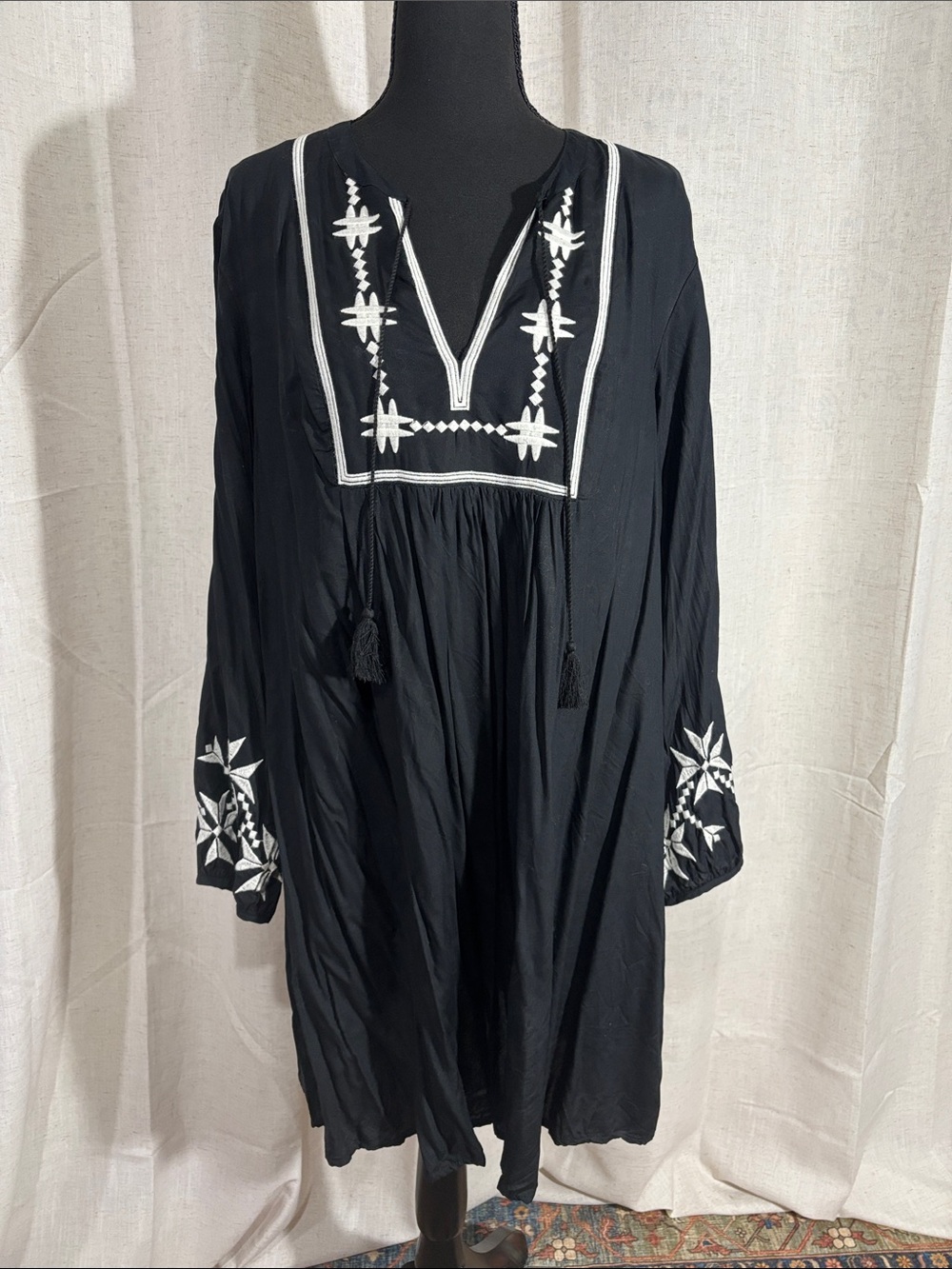 Old Navy Black Long-Sleeve Embroidered V-Neck Boho Dress/Tunic Top